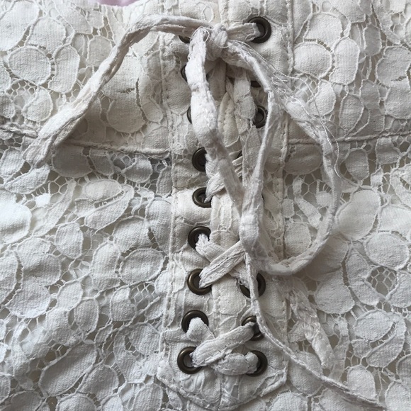 White/ cream patterned shorts - Picture 3 of 4